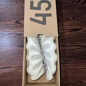 Yeezy 450 Cloud White